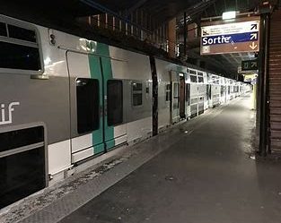 Image showing a RER train at a station platform 