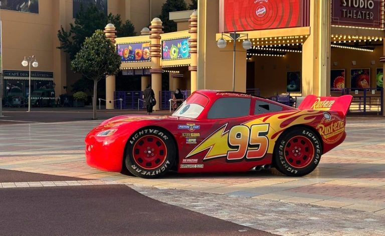 Lichtening Mcqueen appearing and driving through productions courtyard