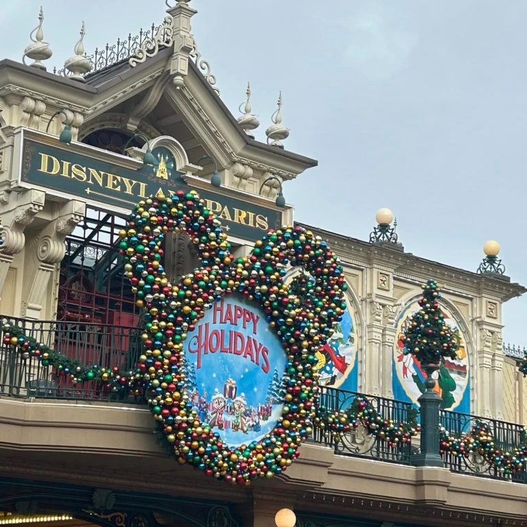 Image of a festive wreathe decorating the main street train station