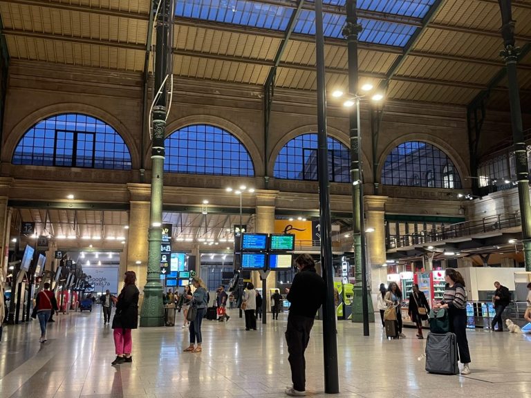 the station concourse at Paris Gare Du Nord