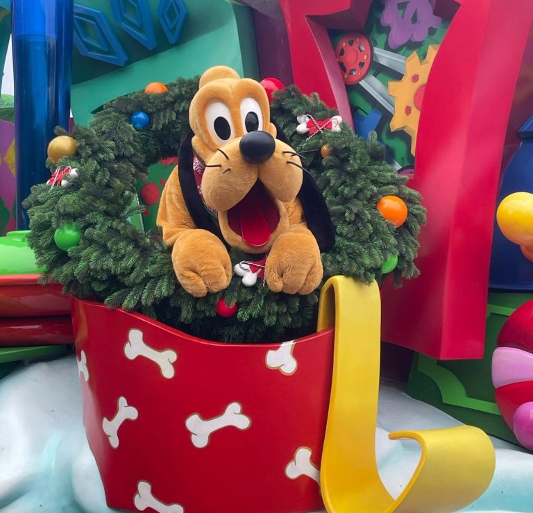 Image of one of the floats featuring Pluto and a wreath